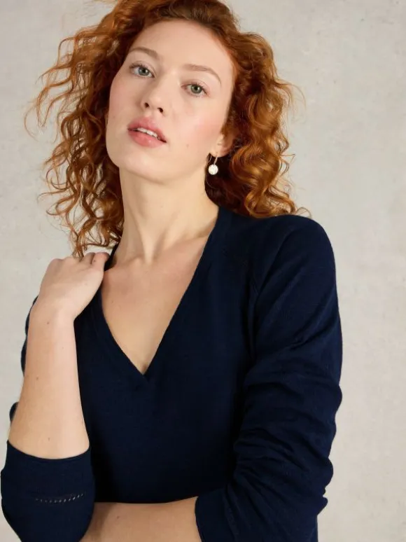 NARIA V NECK JUMPER in DARK NAVY