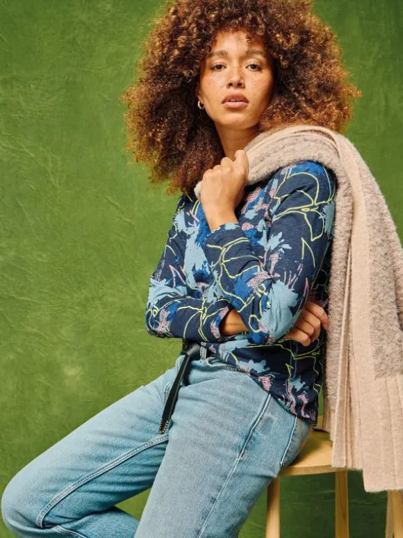 nelly_neck_tee_in_navy_mu_3.webp NELLY NECK TEE in NAVY MULTI