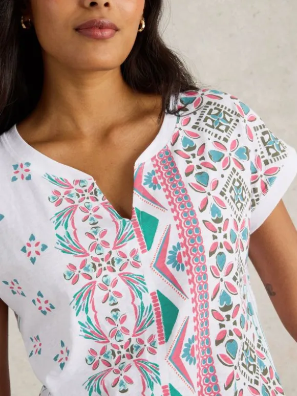 NELLY NOTCH NECK SHORT SLEEVE TEE in WHITE PRINT