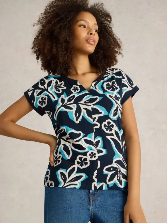 NELLY NOTCH NECK T-SHIRT in NAVY PRINT