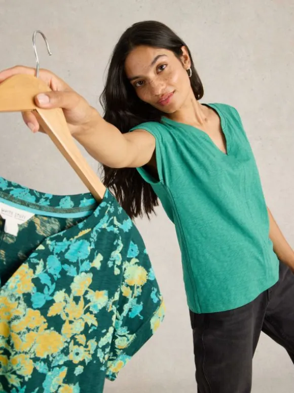 NELLY NOTCH NECK T-SHIRT in DUSTY GREEN