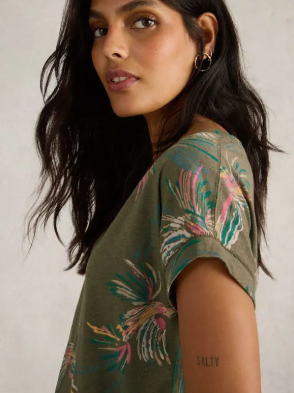 NELLY SHORT SLEEVE NOTCH NECK TEE in GREEN PRINT